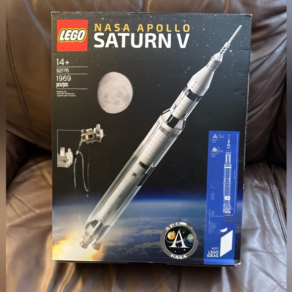 LEGO NASA Apollo Saturn V Rocket Set - 92176 - NIB - Picture 1 of 2